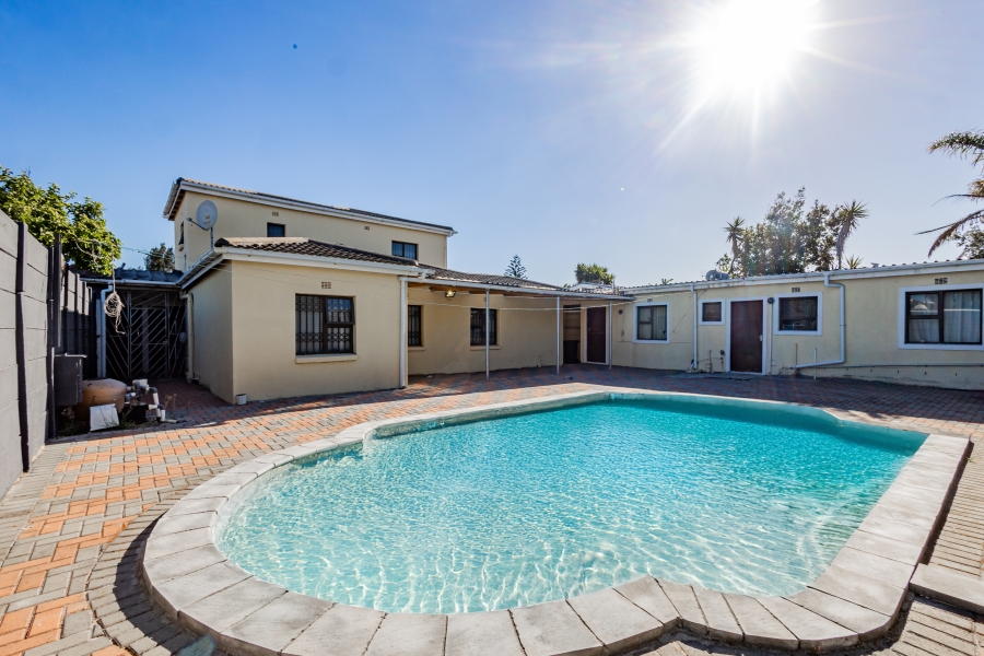 6 Bedroom Property for Sale in Sanddrift Western Cape